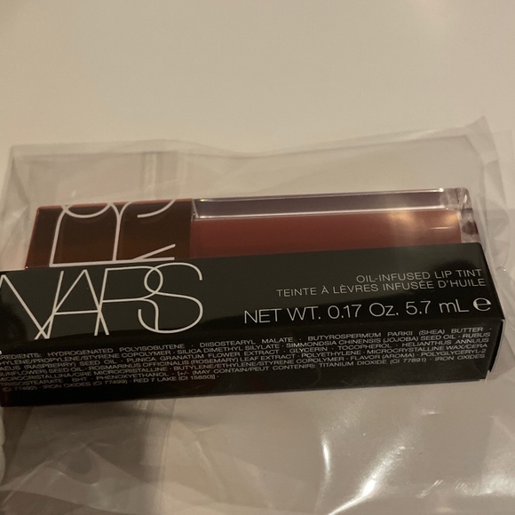 🌸 NARS 🌸 Oil-Infused Lip Tint Gloss Primal Instinct (1149) 5.7ml NEW AUTH 🌸 - Picture 3 of 4